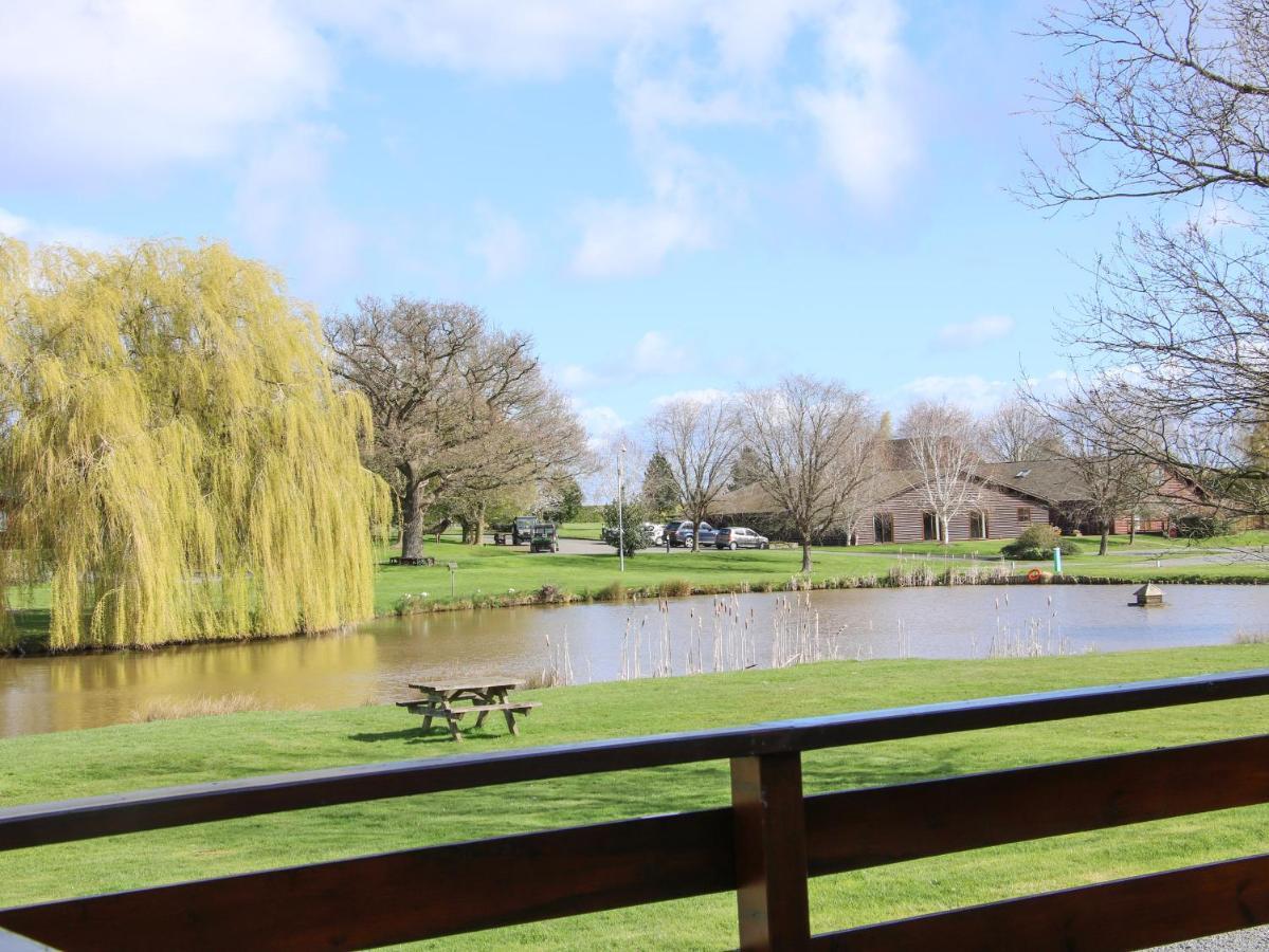 Oak Lodge Hadnall Экстерьер фото