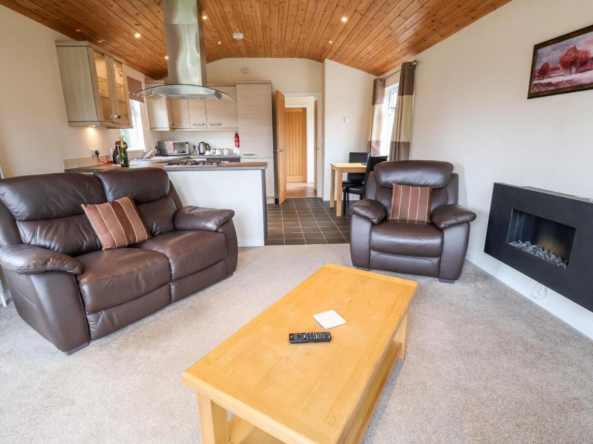 Oak Lodge Hadnall Экстерьер фото