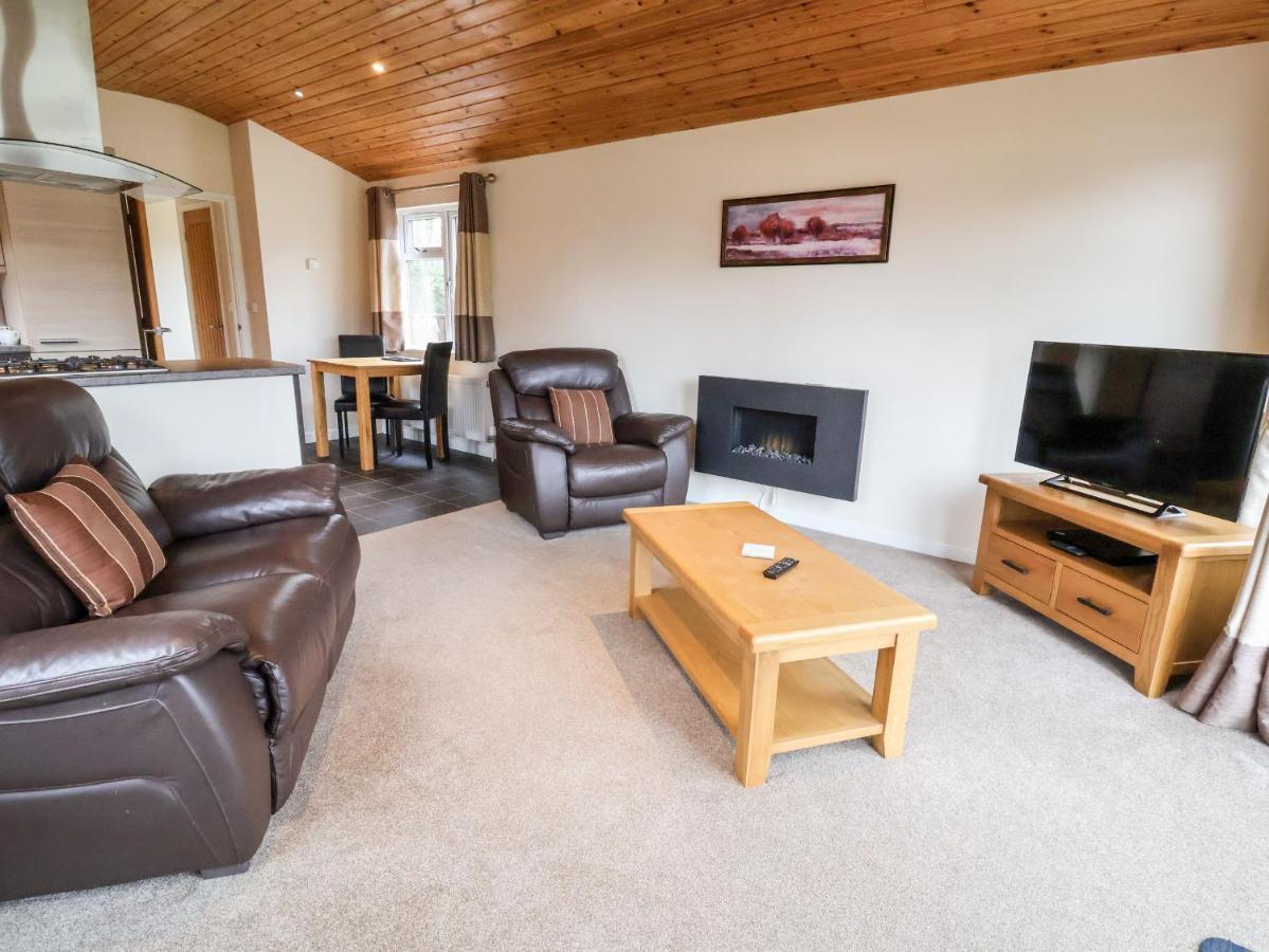 Oak Lodge Hadnall Экстерьер фото