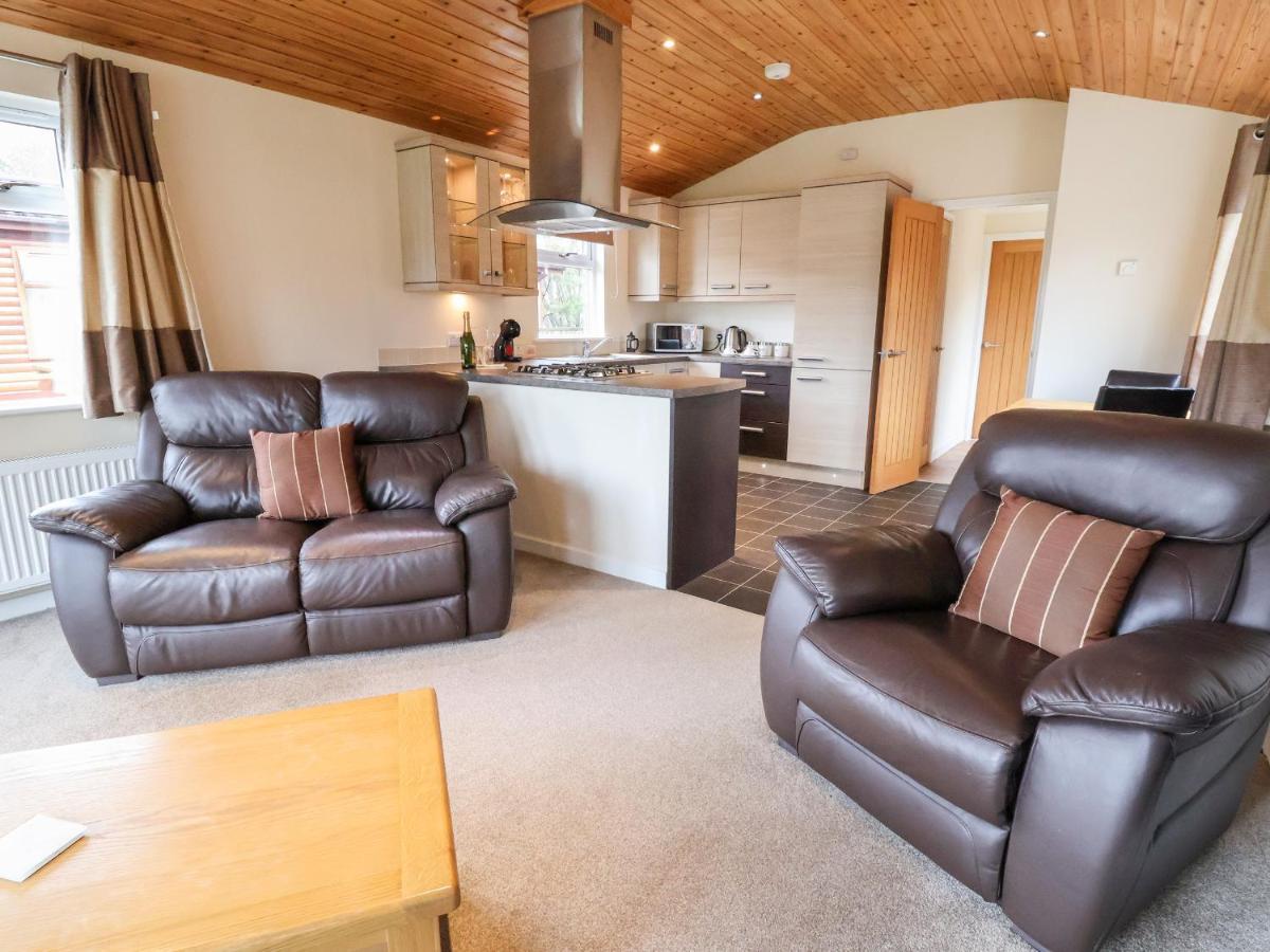 Oak Lodge Hadnall Экстерьер фото