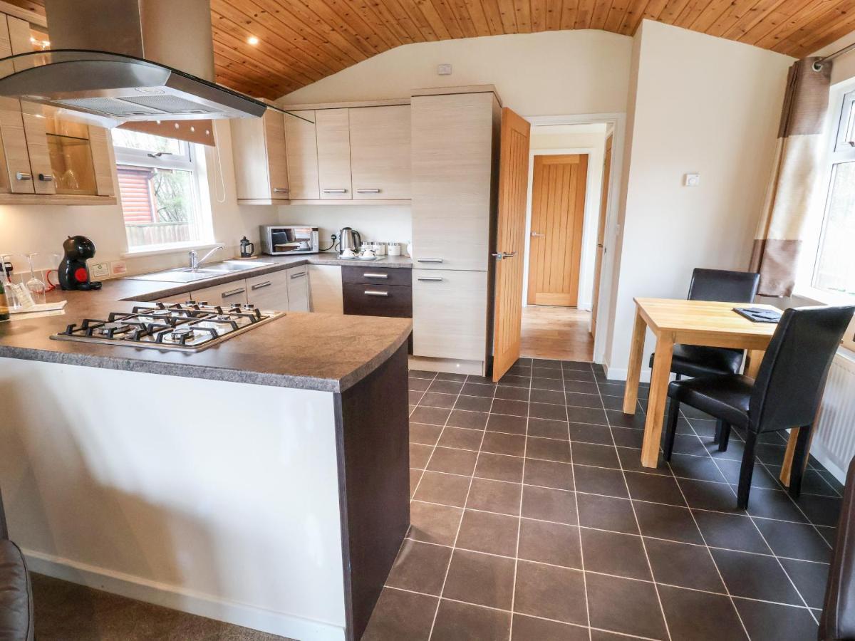 Oak Lodge Hadnall Экстерьер фото