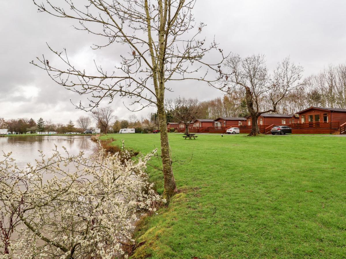 Oak Lodge Hadnall Экстерьер фото